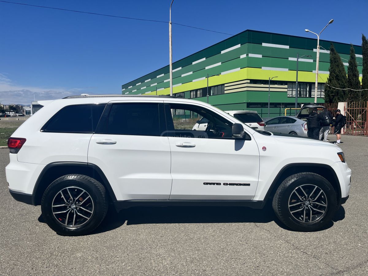 Jeep Grand Cherokee - фото 4