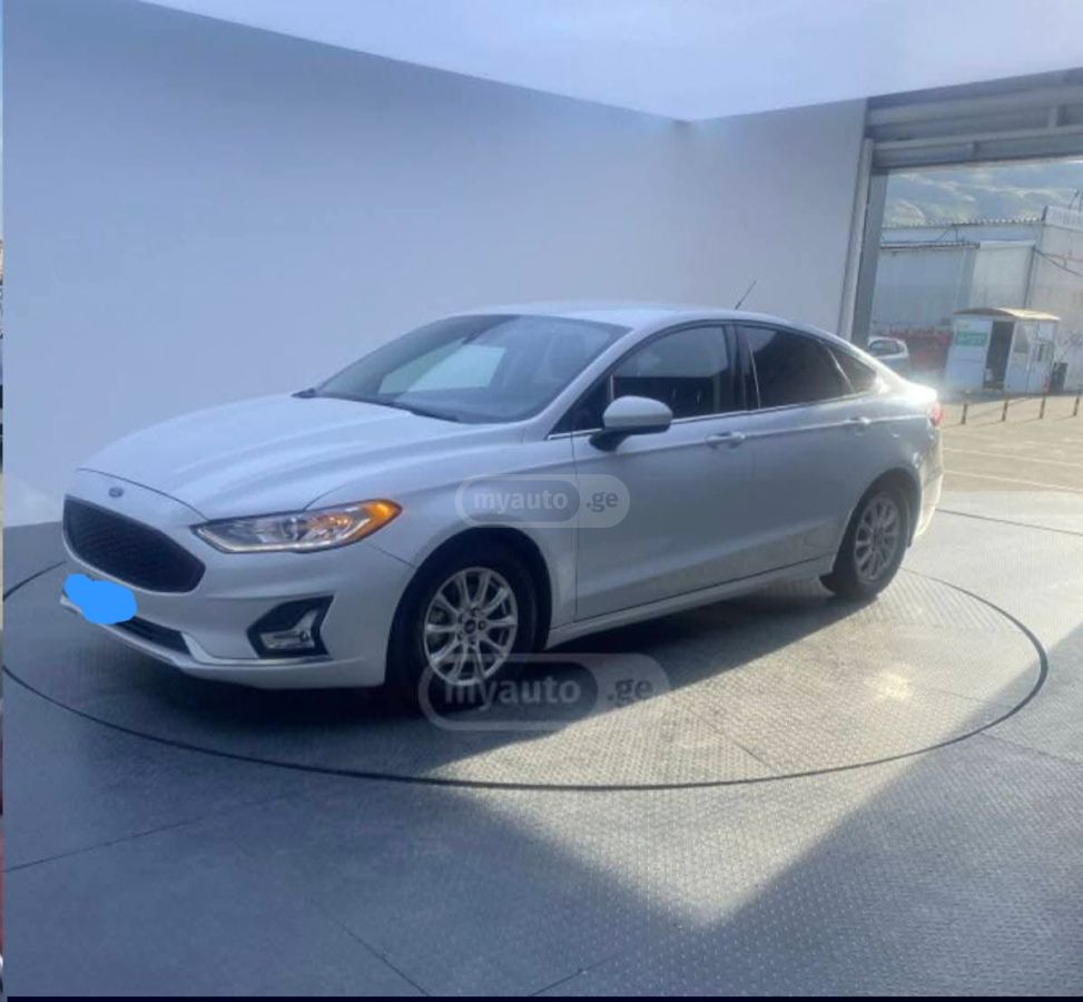 Ford Fusion - фото 1