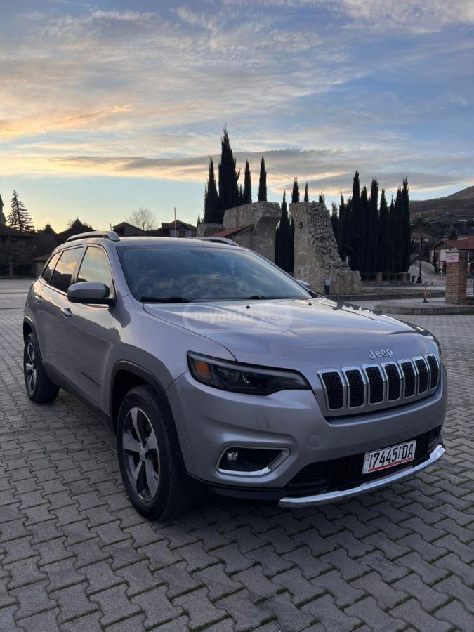 Jeep Cherokee - фото 1