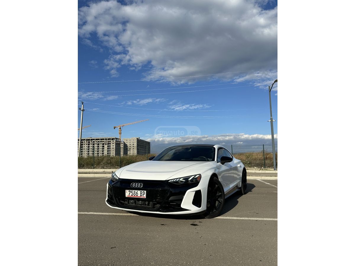 Porsche Taycan 4 S - фото 1