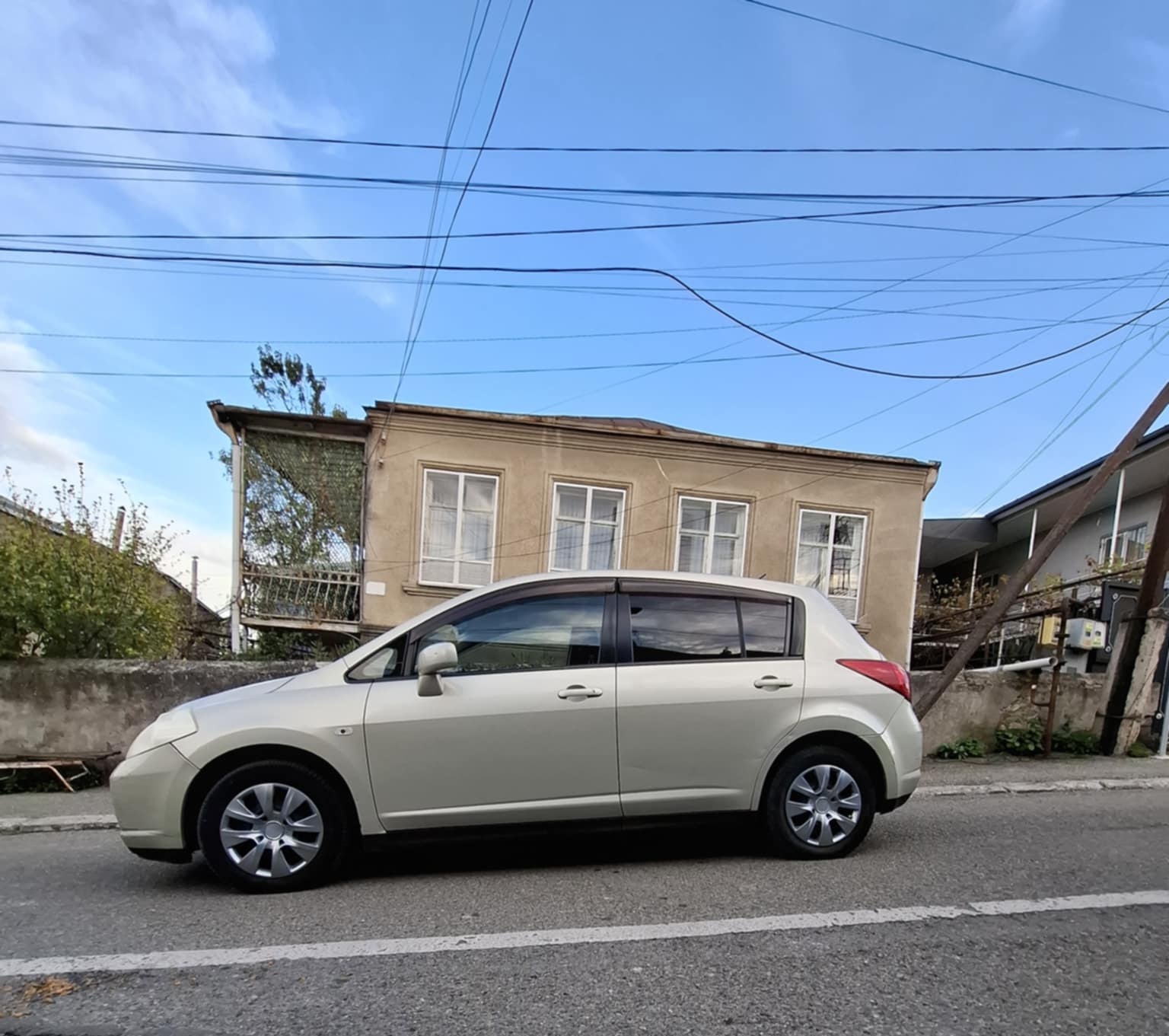 Nissan Tiida - фото 1