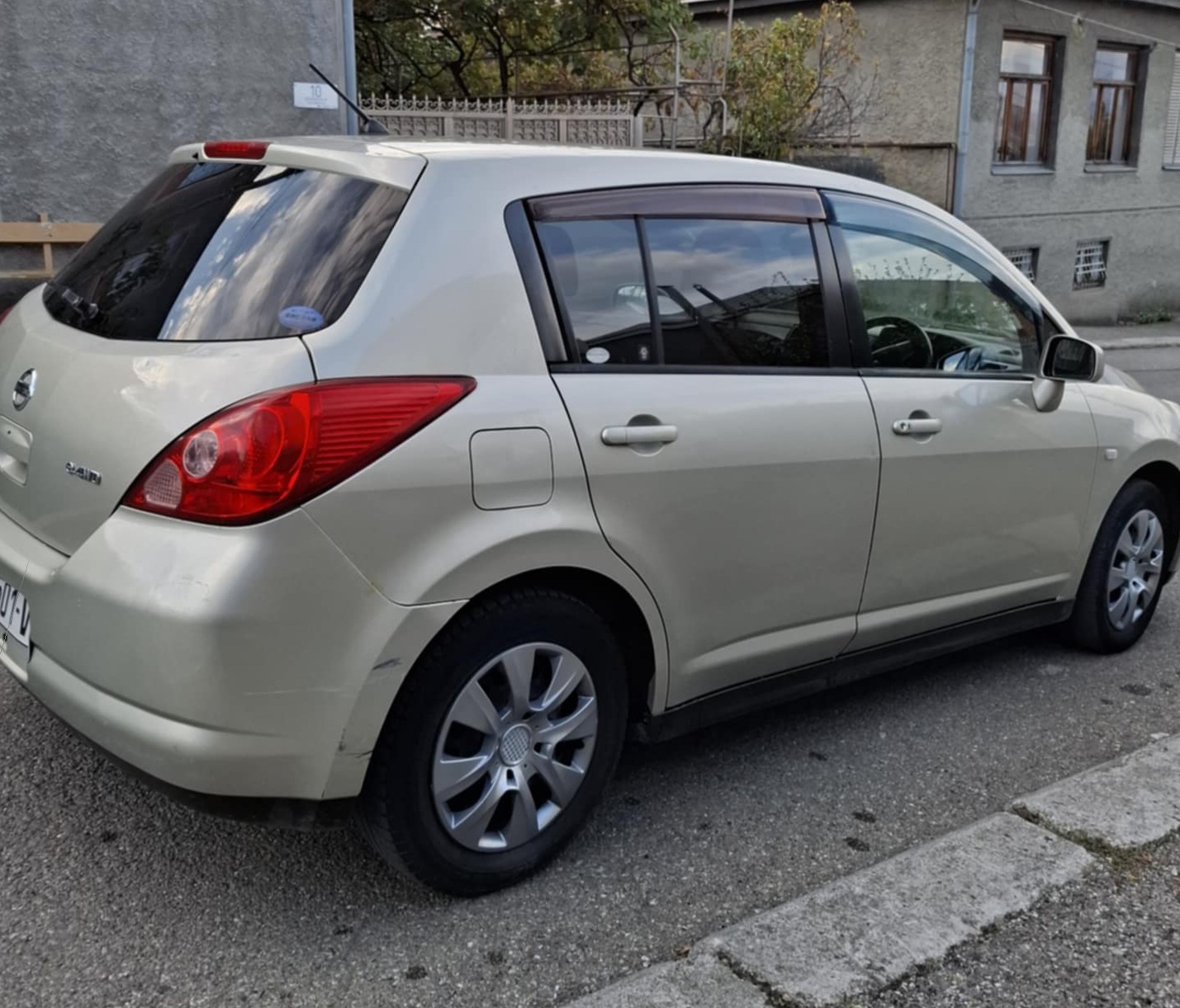 Nissan Tiida - фото 3