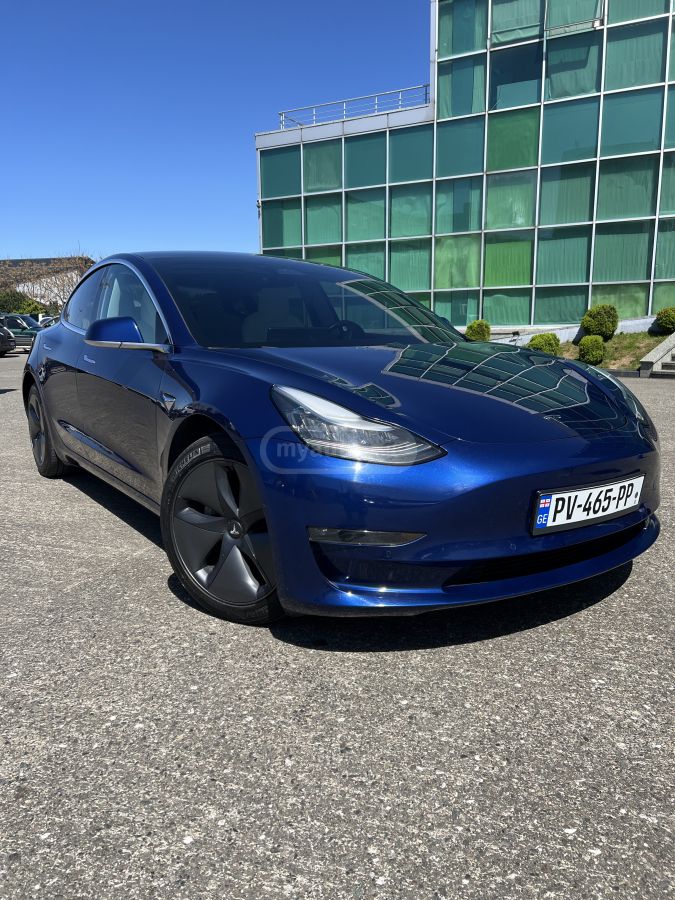 Tesla Model 3 - фото 1