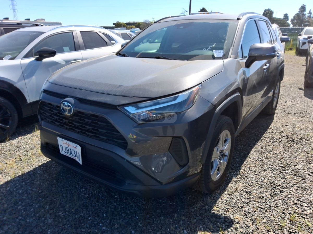 Toyota RAV 4 - фото 1