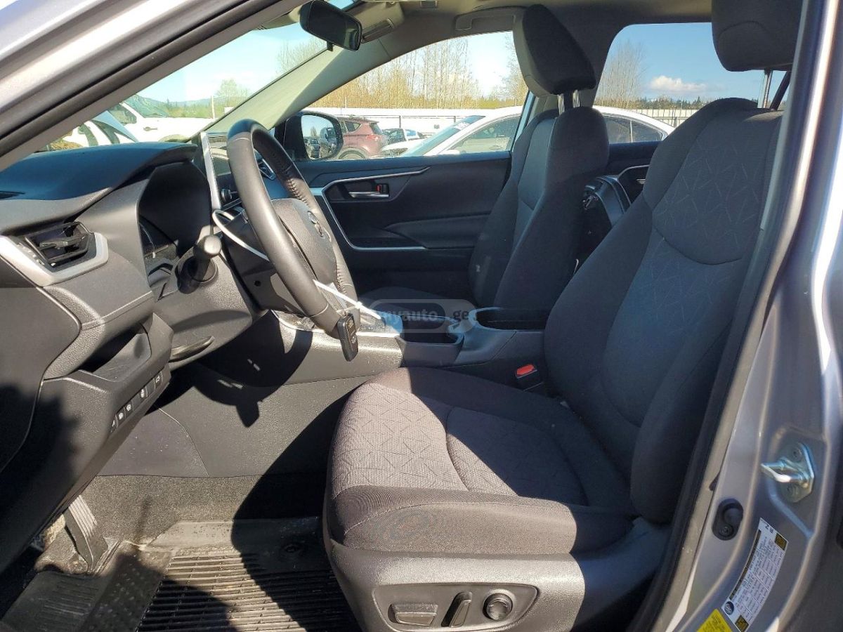 Toyota RAV 4 - фото 7