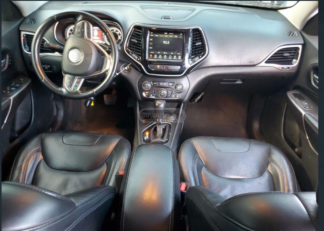 Jeep Cherokee - фото 4