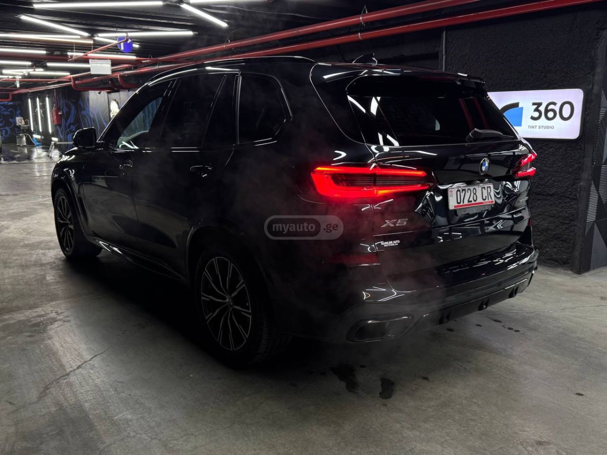 BMW xDrive40i 4dr All-Wheel Drive — миниатюра 4