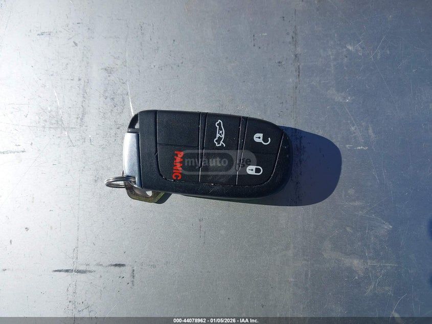 Dodge Challenger - фото 11