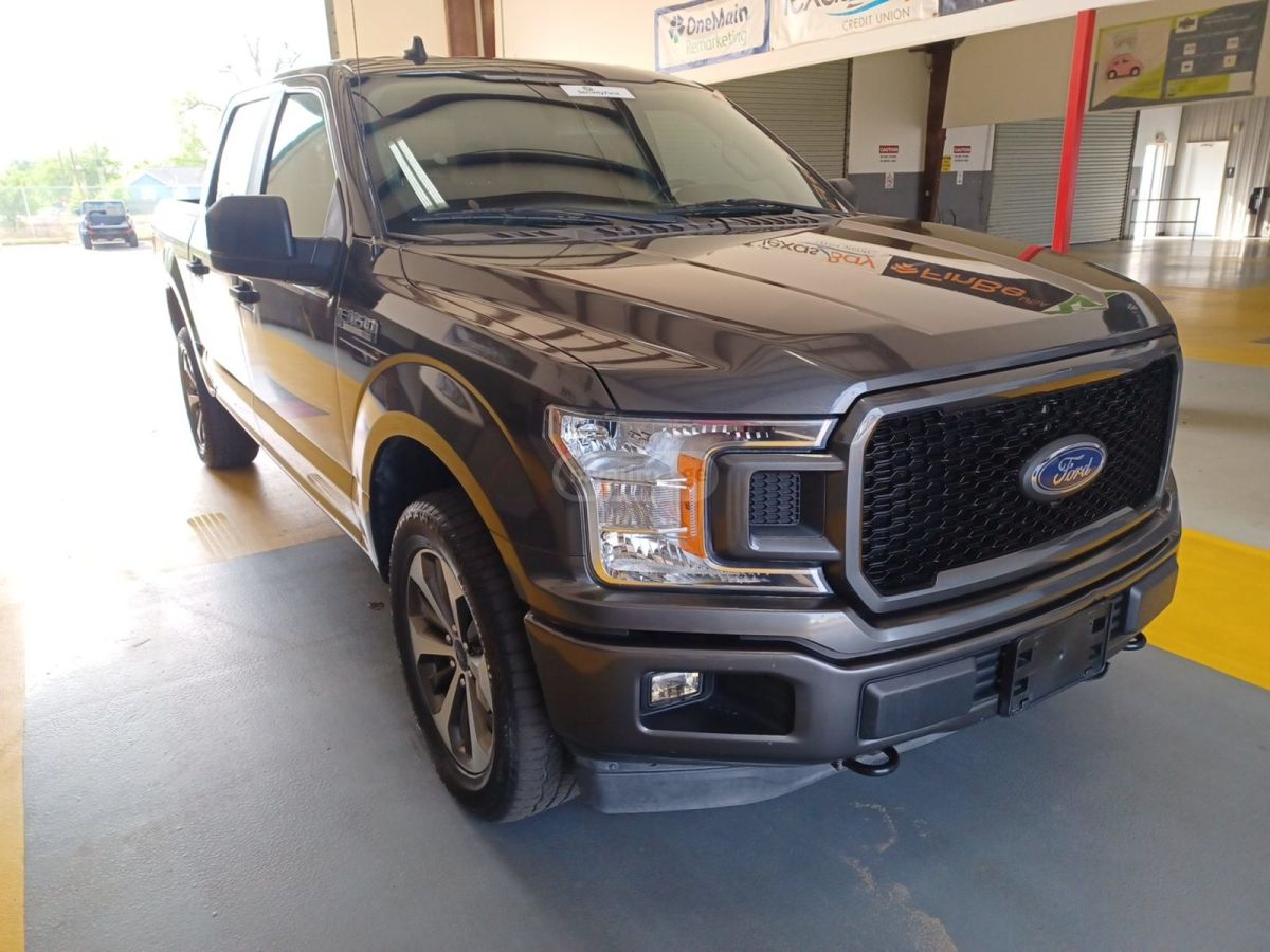 Ford F150 - фото 1