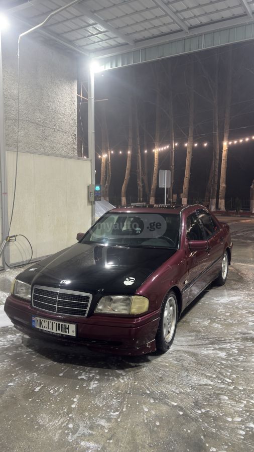 Mercedes-Benz C 180 - фото 1