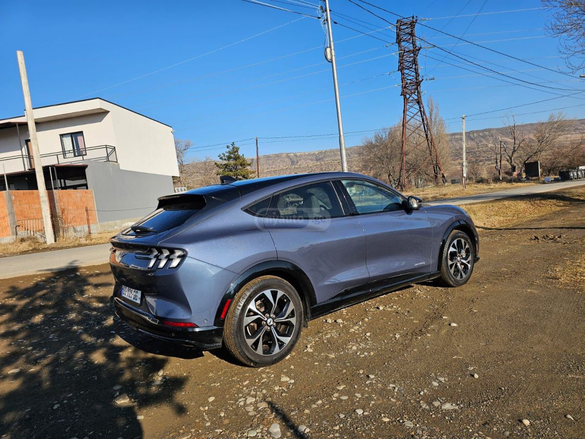 Ford Premium 4dr All-Wheel Drive Au — миниатюра 3