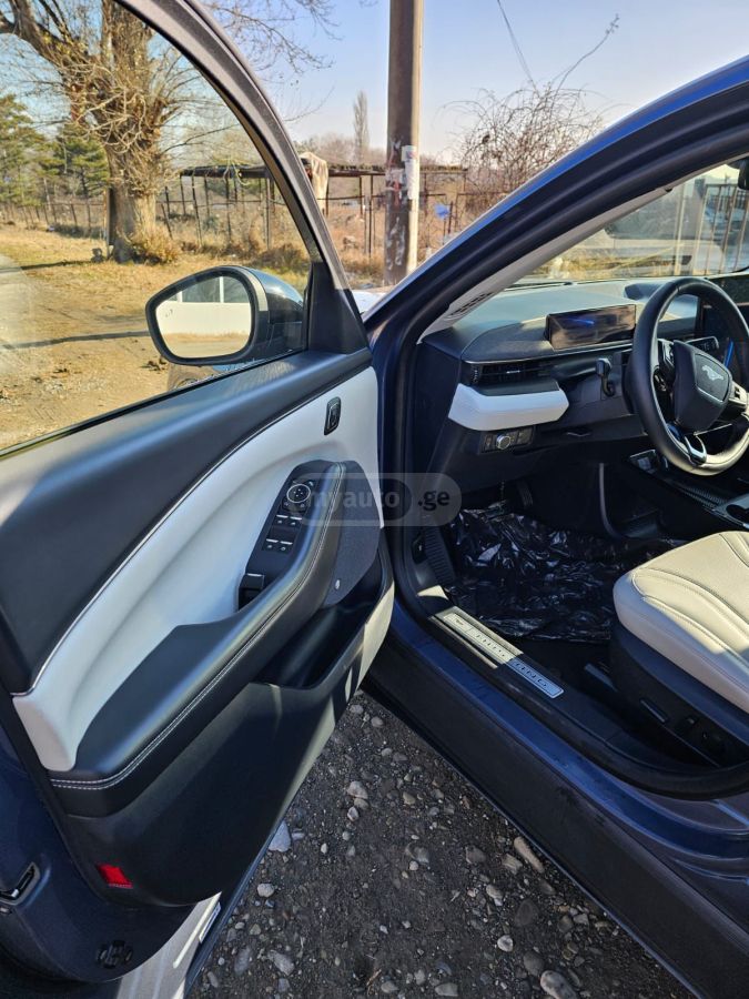 Ford Premium 4dr All-Wheel Drive Au — миниатюра 6