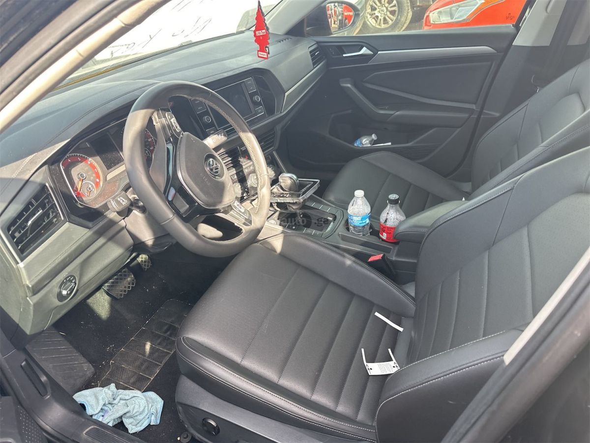 Volkswagen Jetta - фото 6