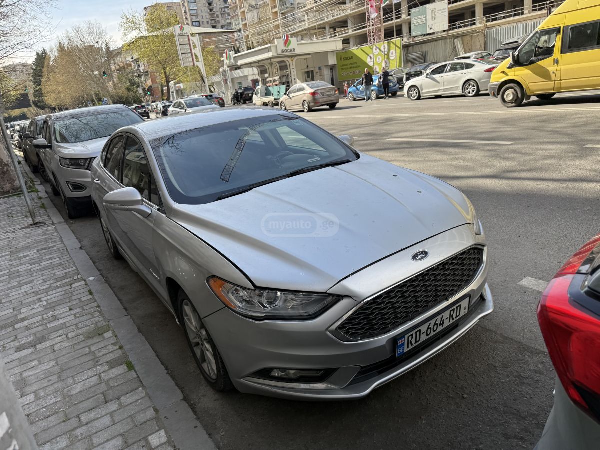 Ford Fusion - фото 1