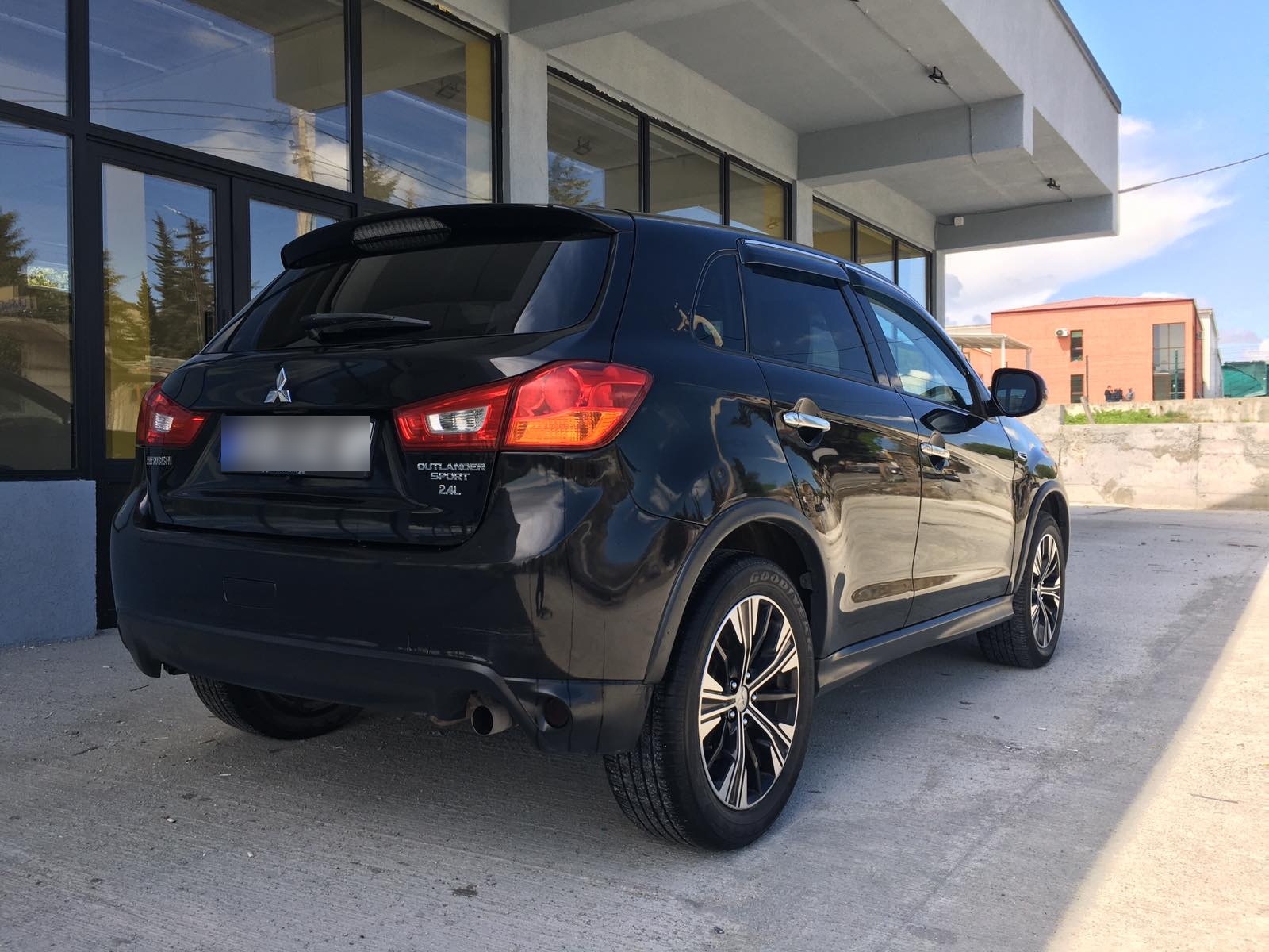 Mitsubishi Outlander Sport - фото 2