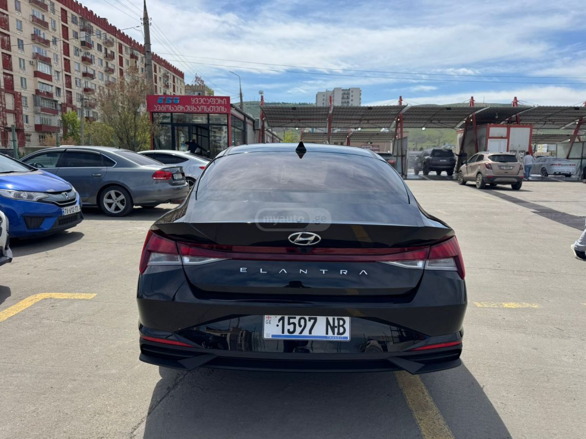 Hyundai Elantra - фото 4