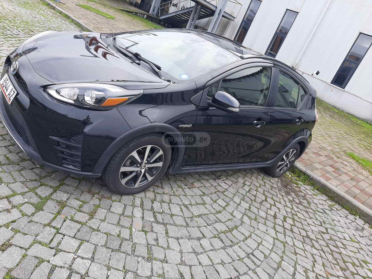 Toyota Prius C - фото 2