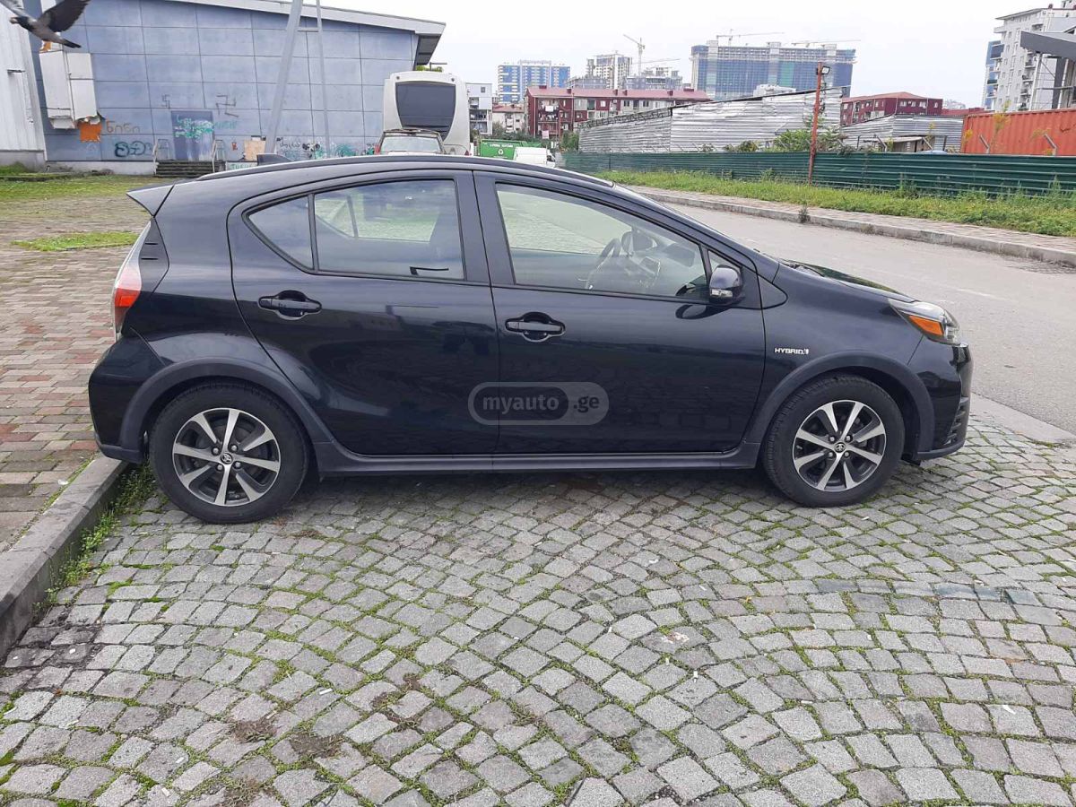 Toyota Prius C - фото 3