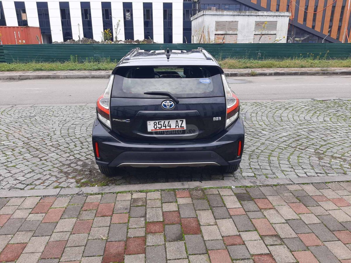 Toyota Prius C - фото 4