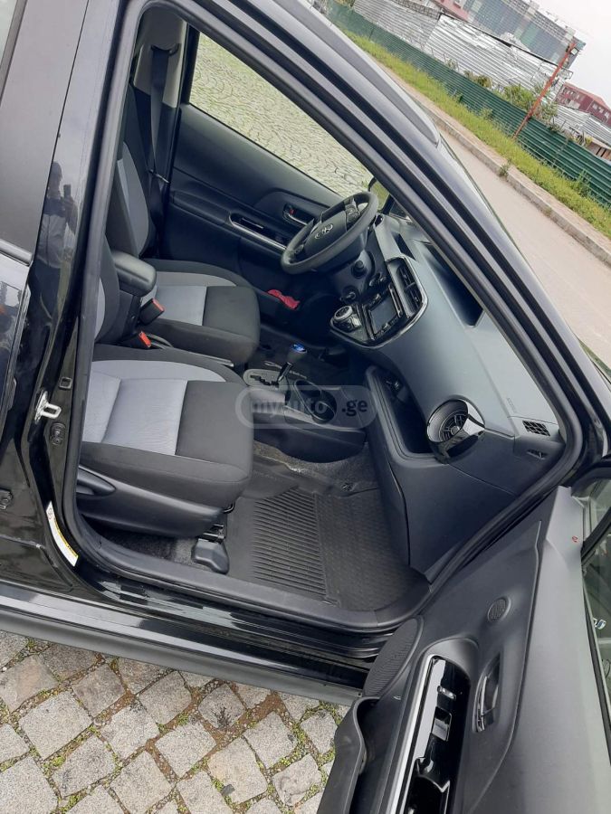 Toyota Prius C - фото 5