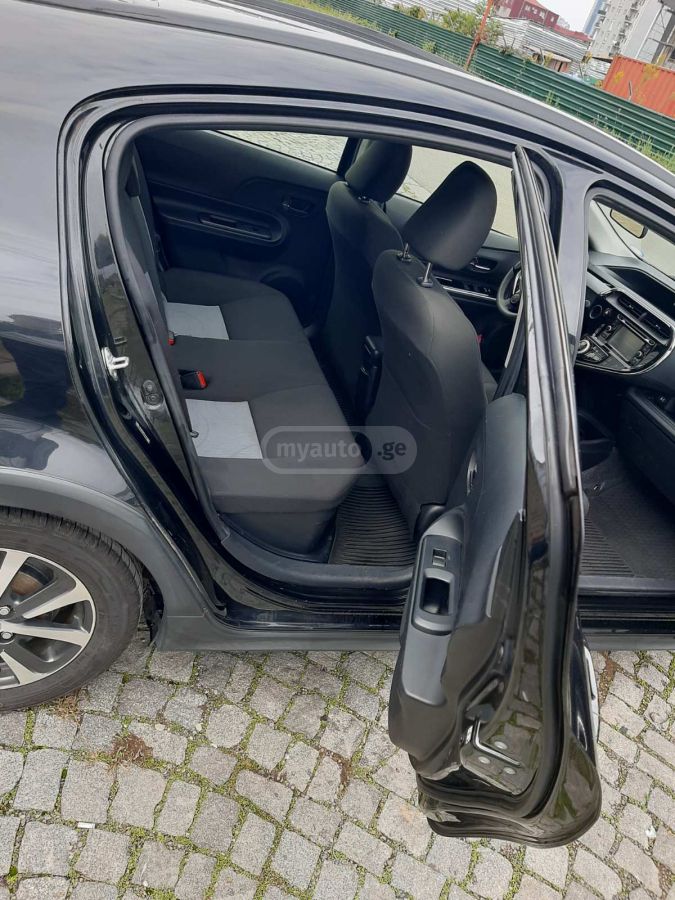 Toyota Prius C - фото 6