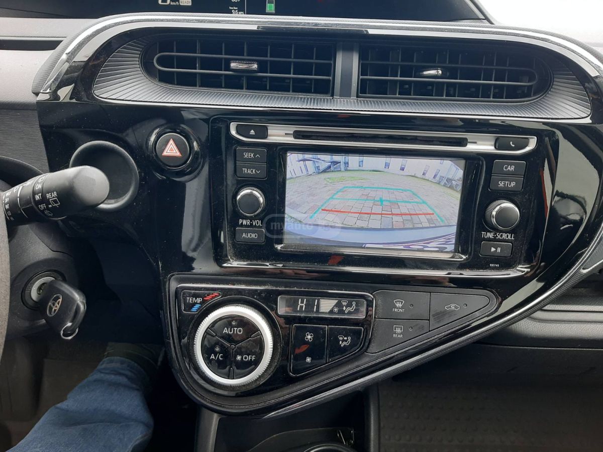 Toyota Prius C - фото 7