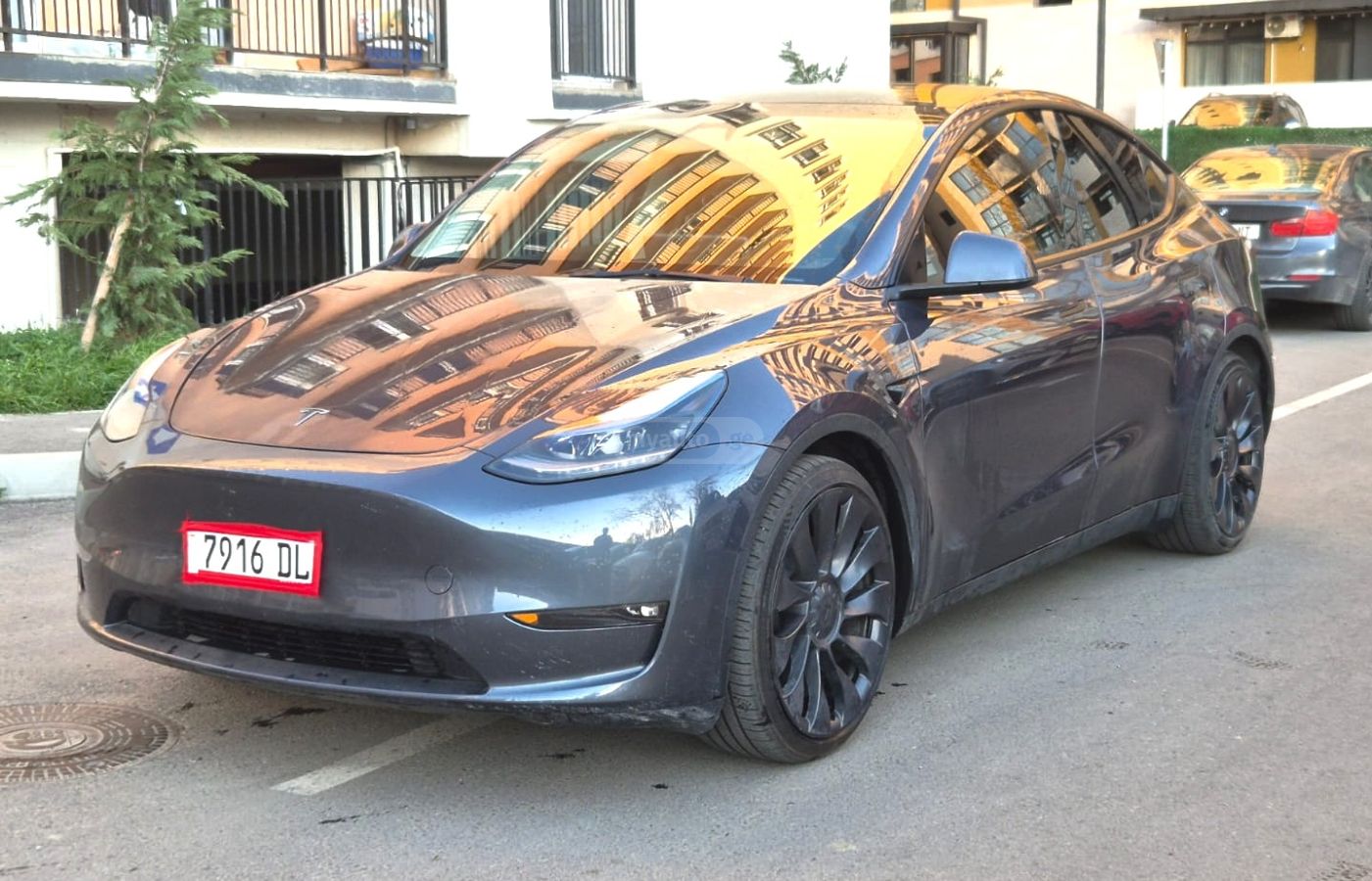 Tesla Model Y - фото 1
