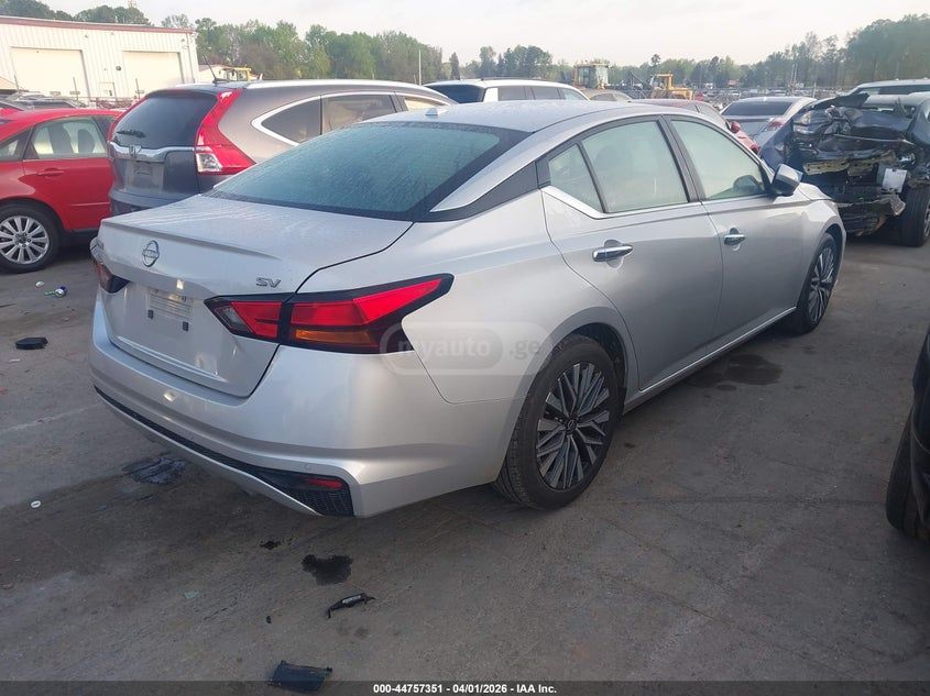 Nissan Altima - фото 4