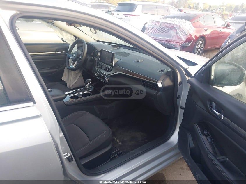 Nissan Altima - фото 5