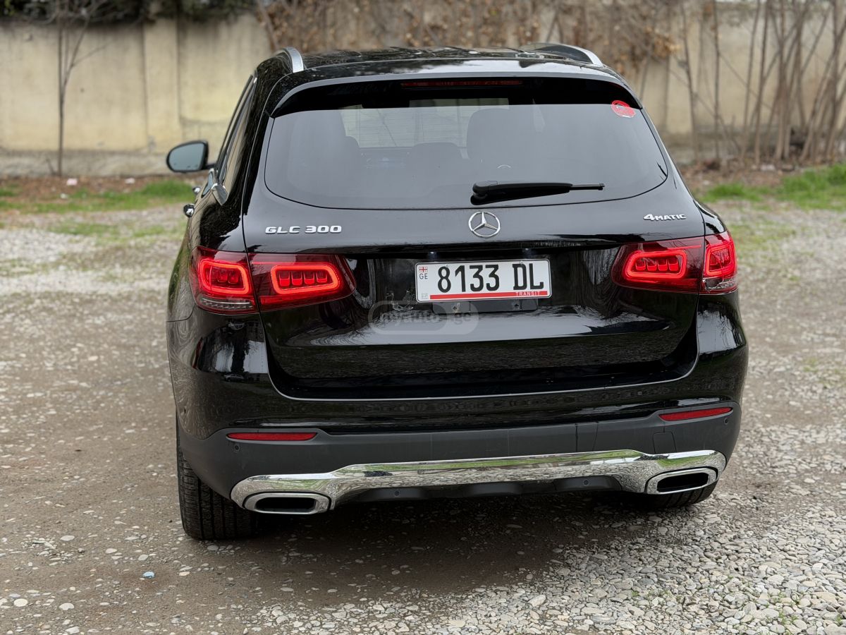 Mercedes-Benz GLC 300 - фото 6
