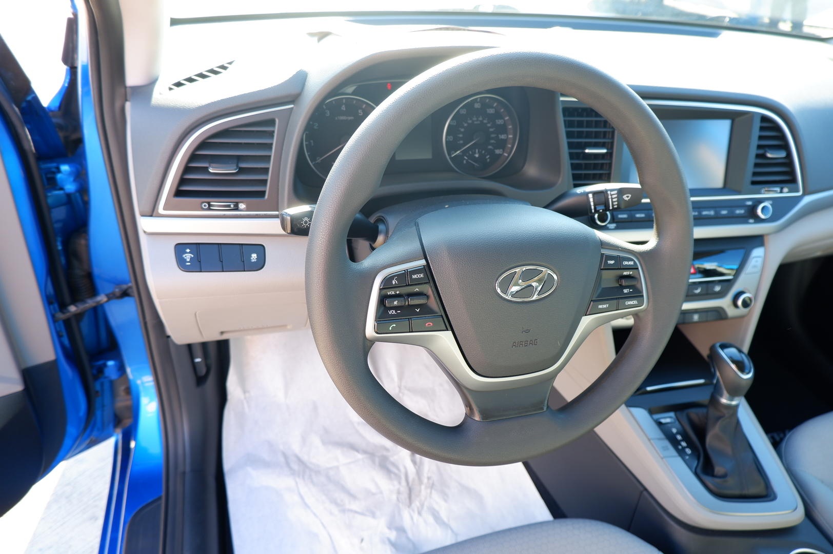 Hyundai Elantra - фото 10
