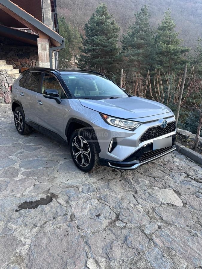 Toyota RAV 4 - фото 1