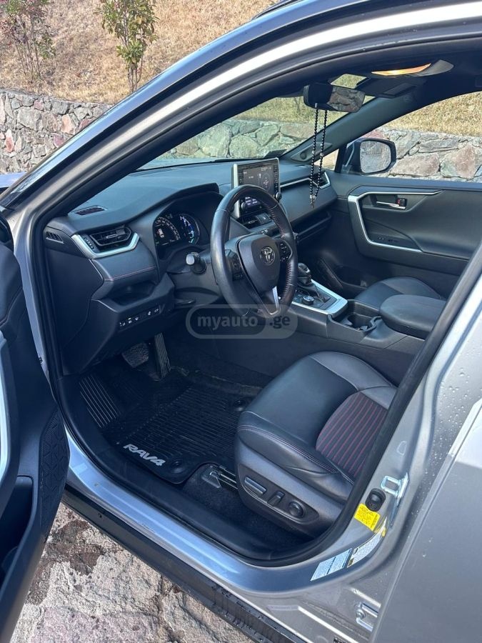 Toyota RAV 4 - фото 4