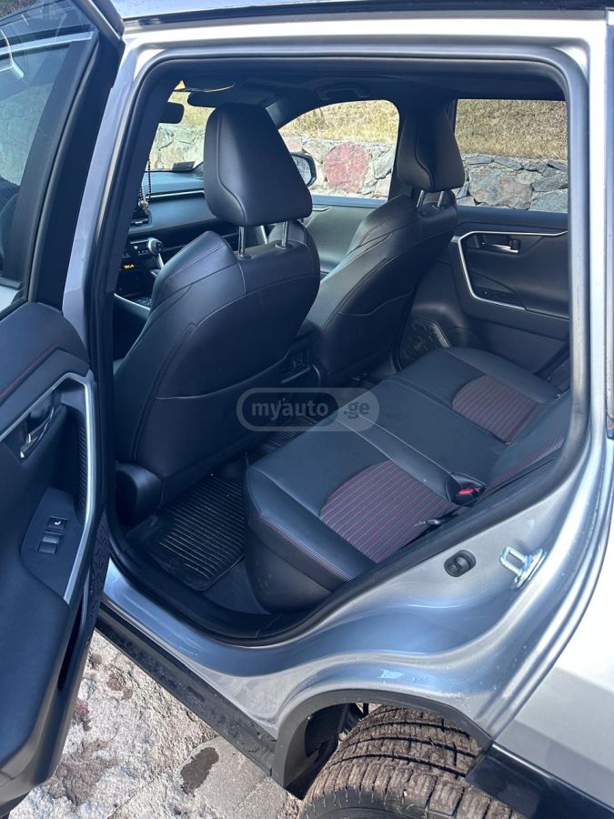 Toyota RAV 4 - фото 6