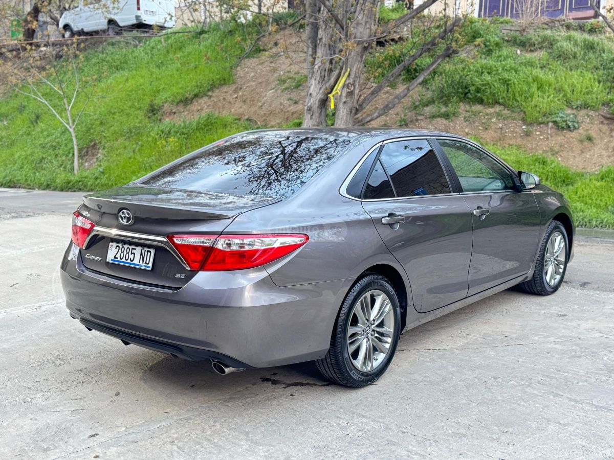Toyota Camry - фото 2