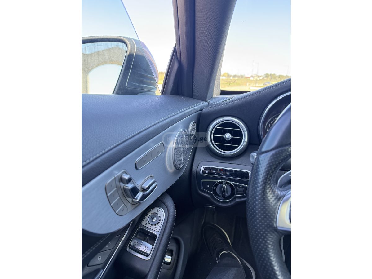Mercedes-Benz C 300 - фото 12