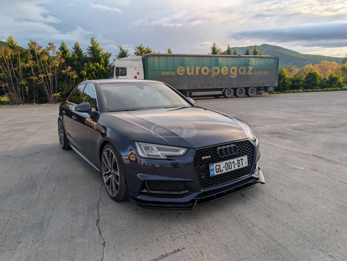 Audi S4 - фото 1