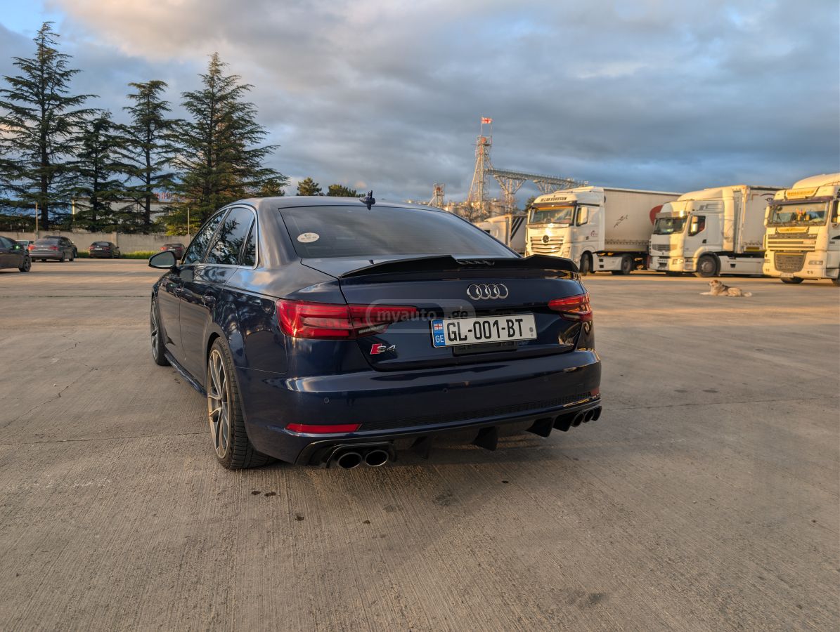 Audi S4 - фото 3