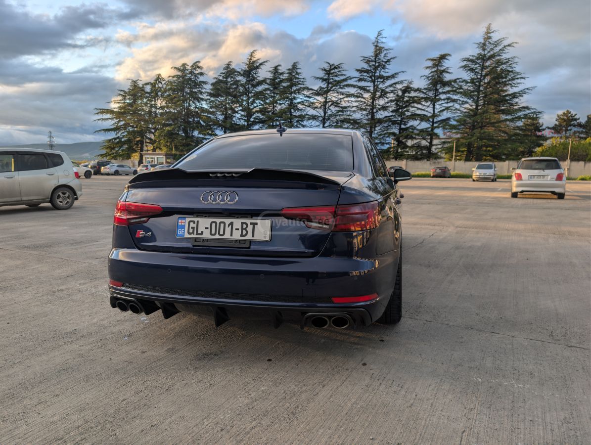 Audi S4 - фото 4