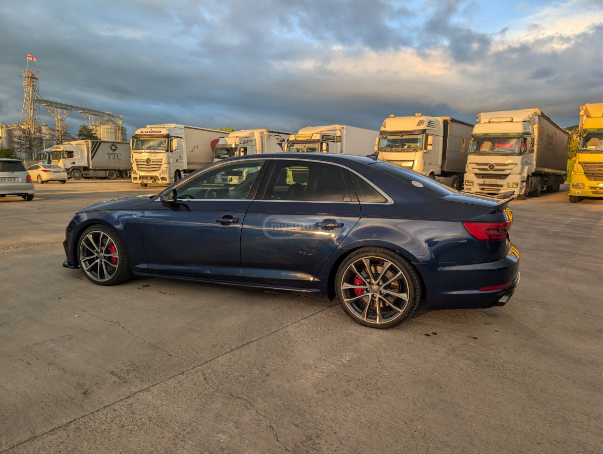 Audi S4 - фото 6