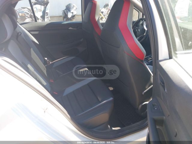 Volkswagen Golf 2023 — миниатюра 8