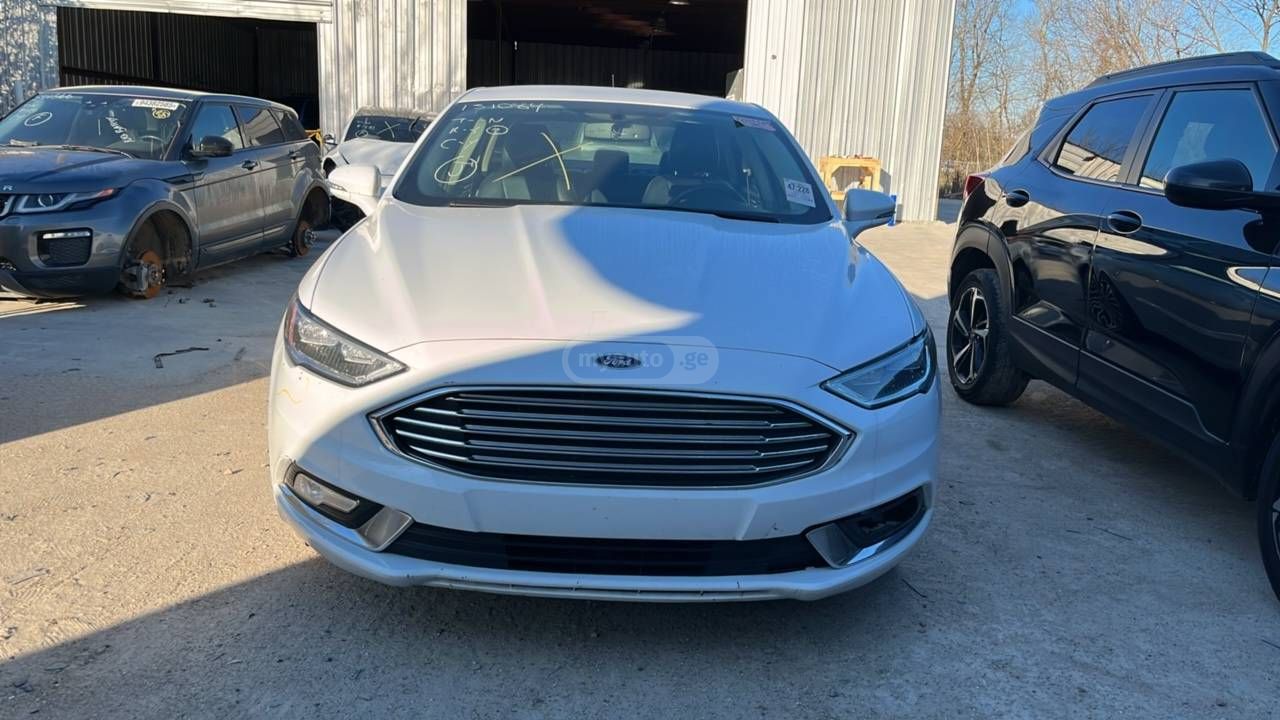 Ford Fusion - фото 2