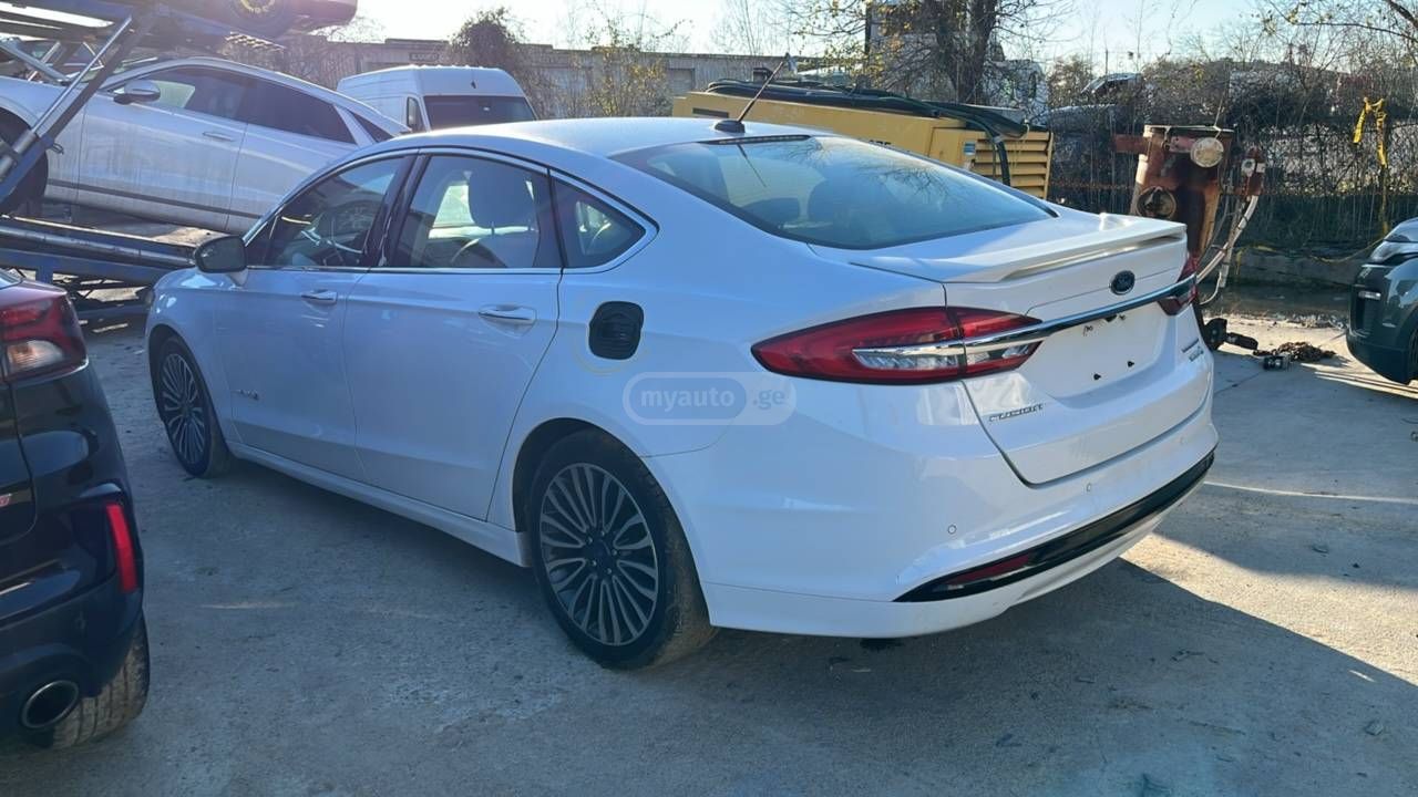 Ford Fusion - фото 7