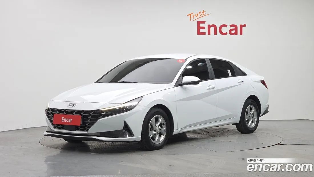 Hyundai Elantra - фото 1