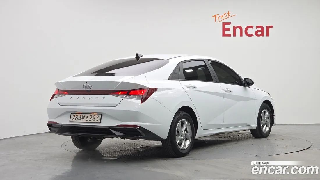 Hyundai Elantra - фото 2