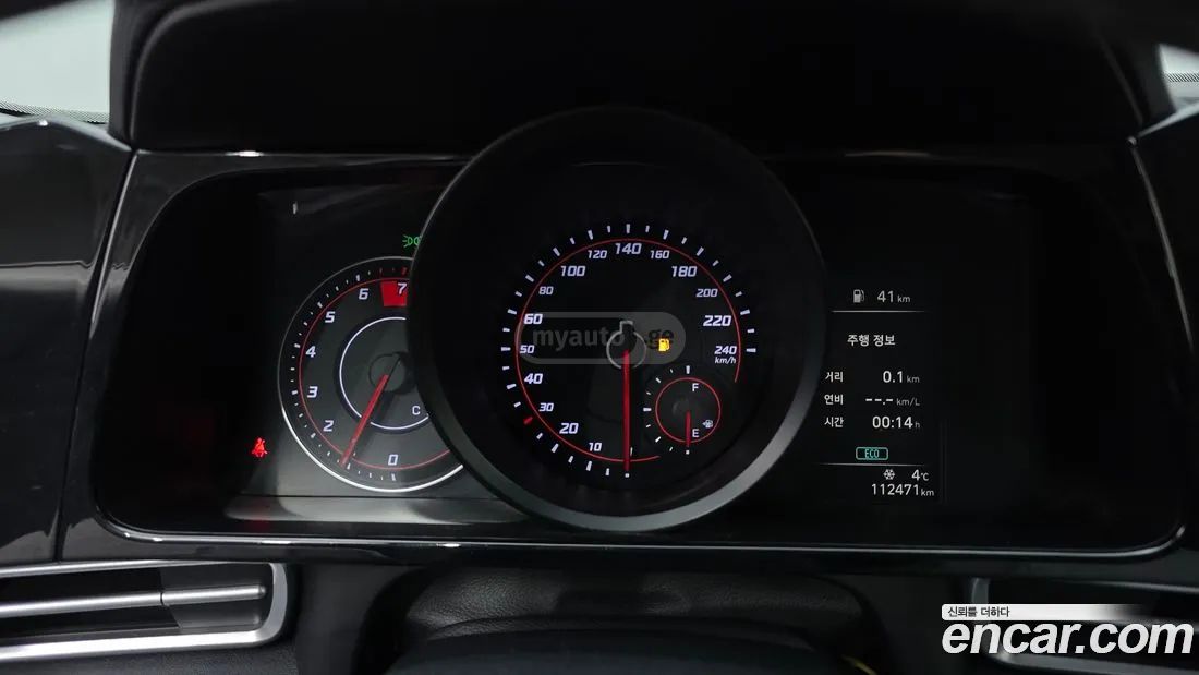 Hyundai Elantra - фото 8