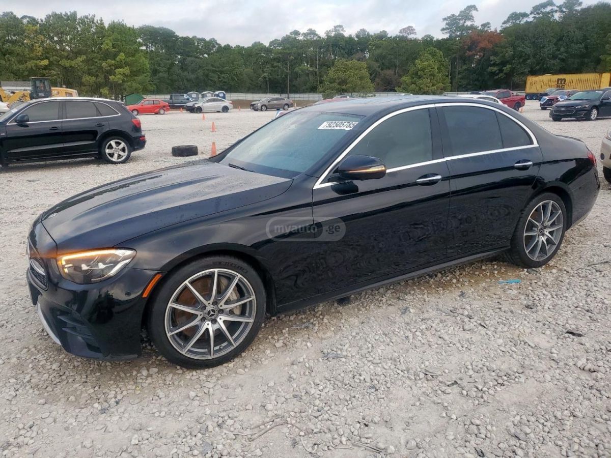 Mercedes-Benz E 300 2021 — миниатюра 1