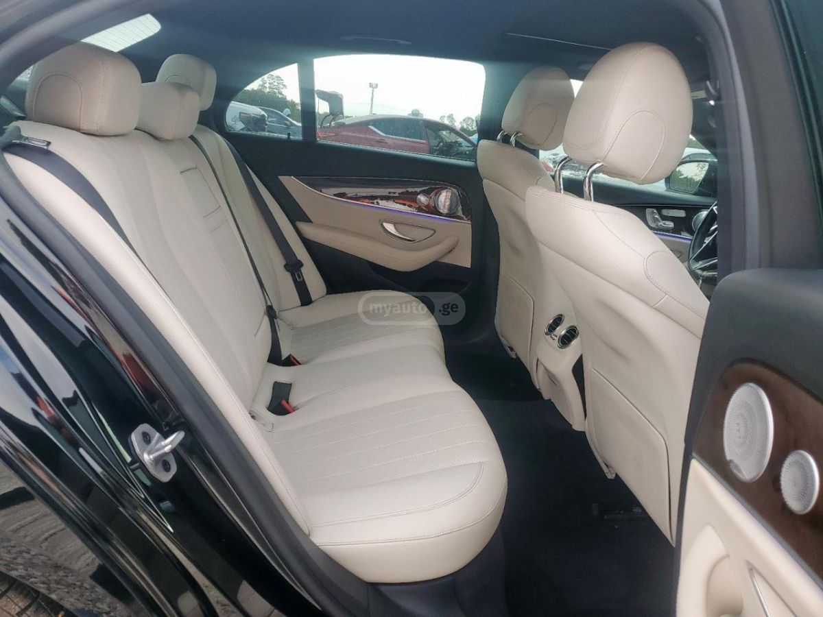 Mercedes-Benz E 300 2021 — миниатюра 9