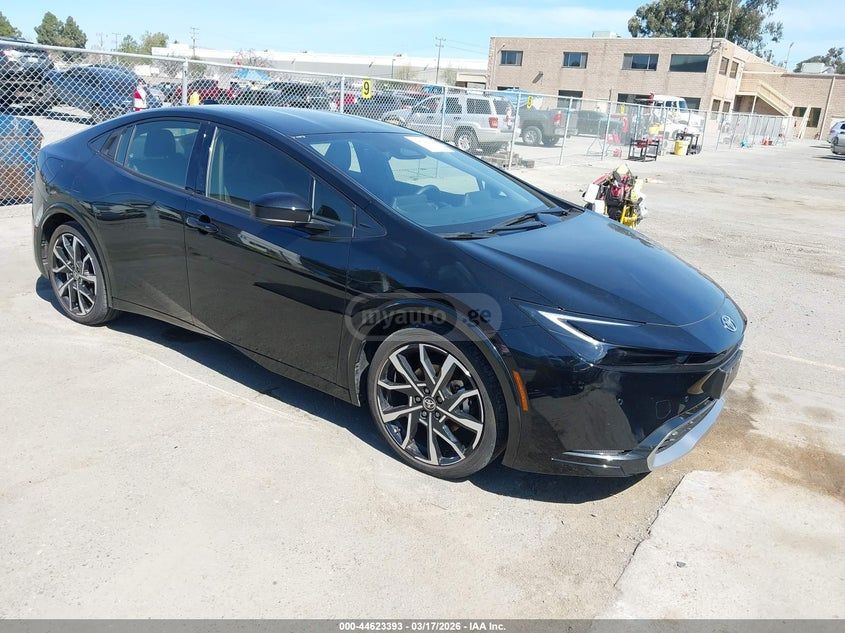 Toyota Prius Prime - фото 1