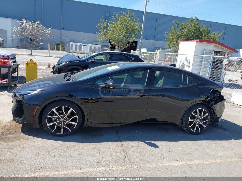 Toyota Prius Prime - фото 14